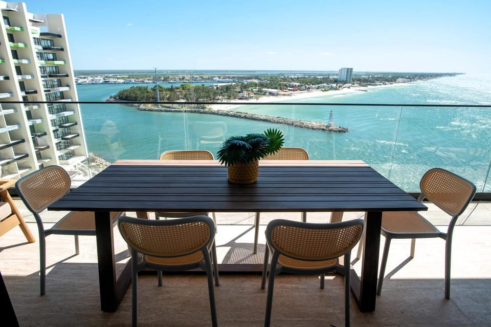 Natural landscape, Balcony/Terrace, Balcony/Terrace, Living room, Seating area, Sea view