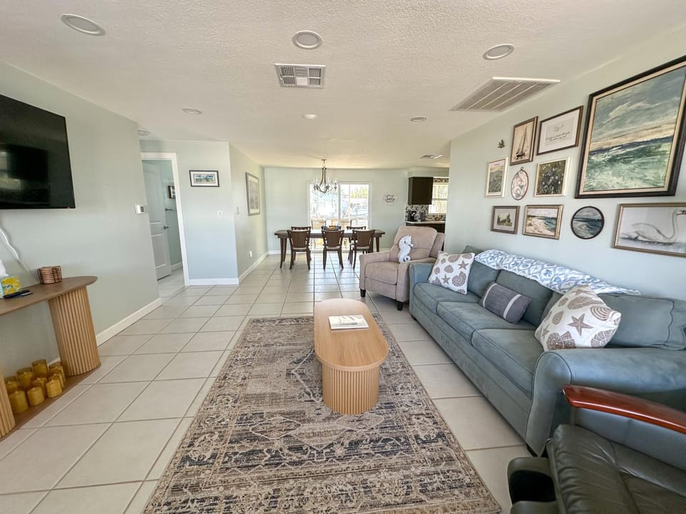 Living room, Dining area
