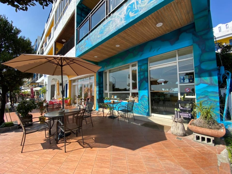 Patio, Facade/entrance