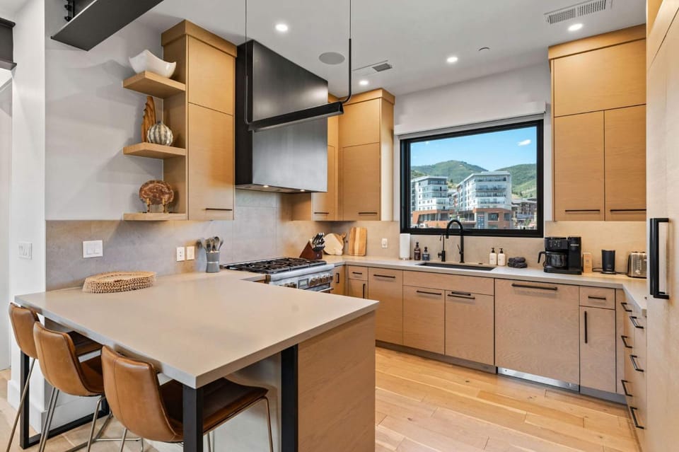 Canyons Hideaway 5BR Townhome with Hot Tub House in Wasatch County