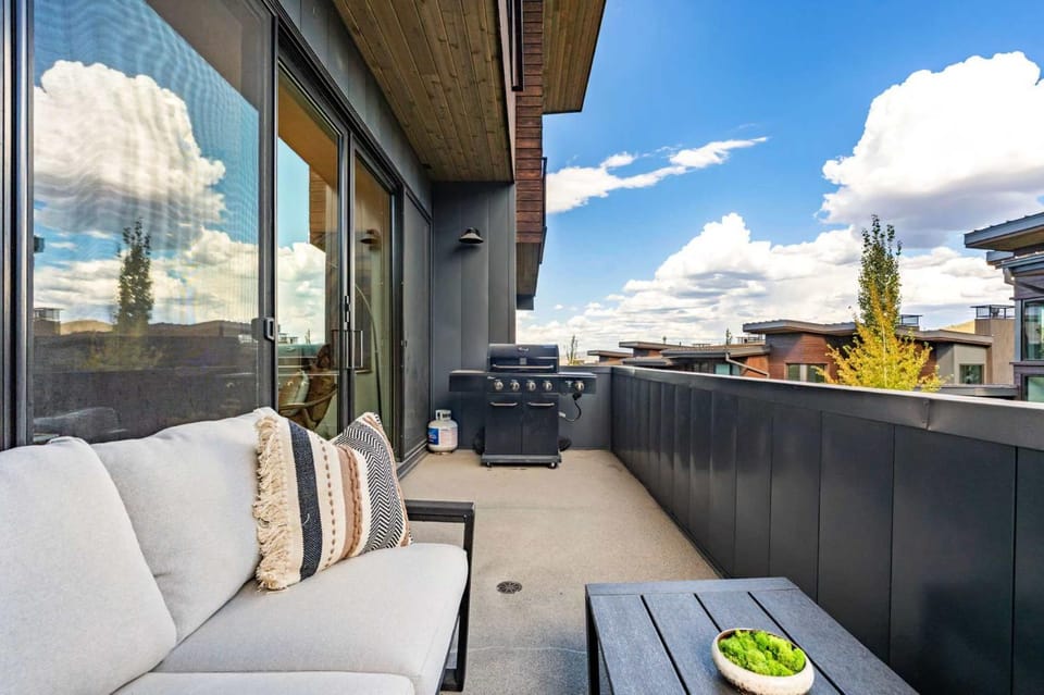 Canyons Hideaway 5BR Townhome with Hot Tub House in Wasatch County