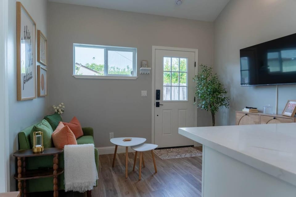 NEW! Quiet In-law Unit | W/D | Pet Friendly Bed and Breakfast in Vallejo