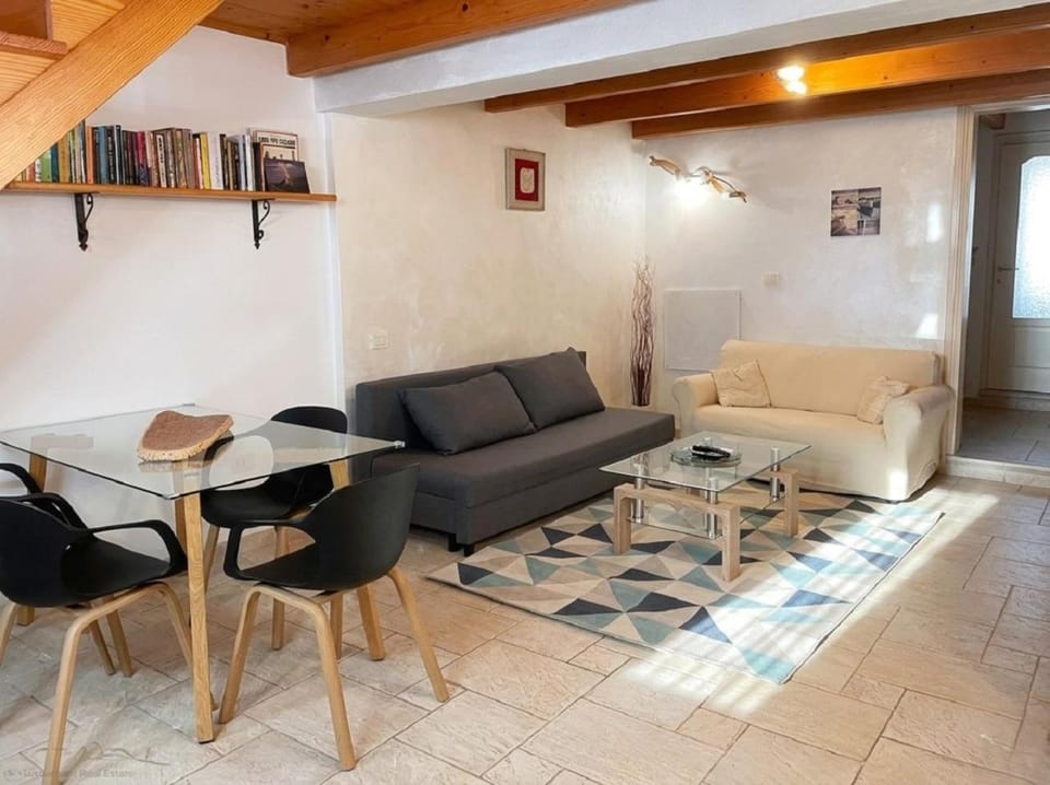 Library, Living room, Seating area