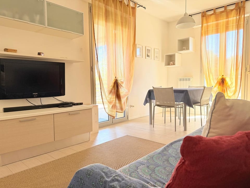 SE255 - Senigallia, trilocale vicino al mare con balcone attrezzato Apartment in Senigallia