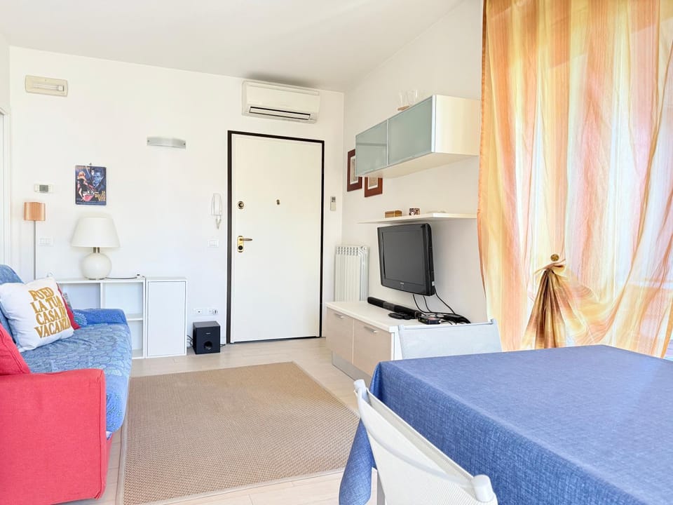 SE255 - Senigallia, trilocale vicino al mare con balcone attrezzato Apartment in Senigallia