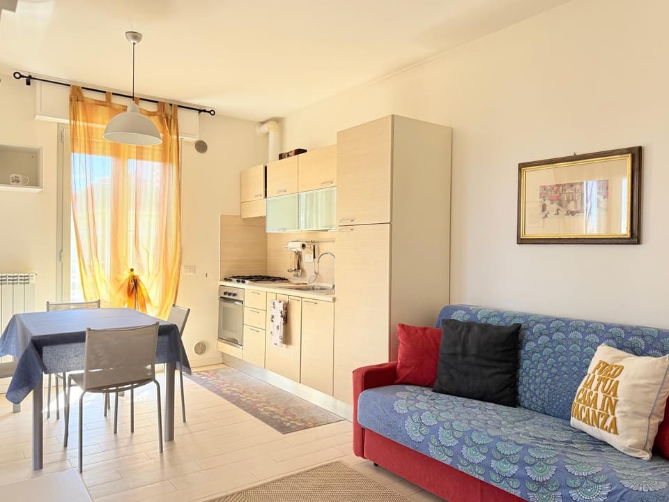 SE255 - Senigallia, trilocale vicino al mare con balcone attrezzato Apartment in Senigallia