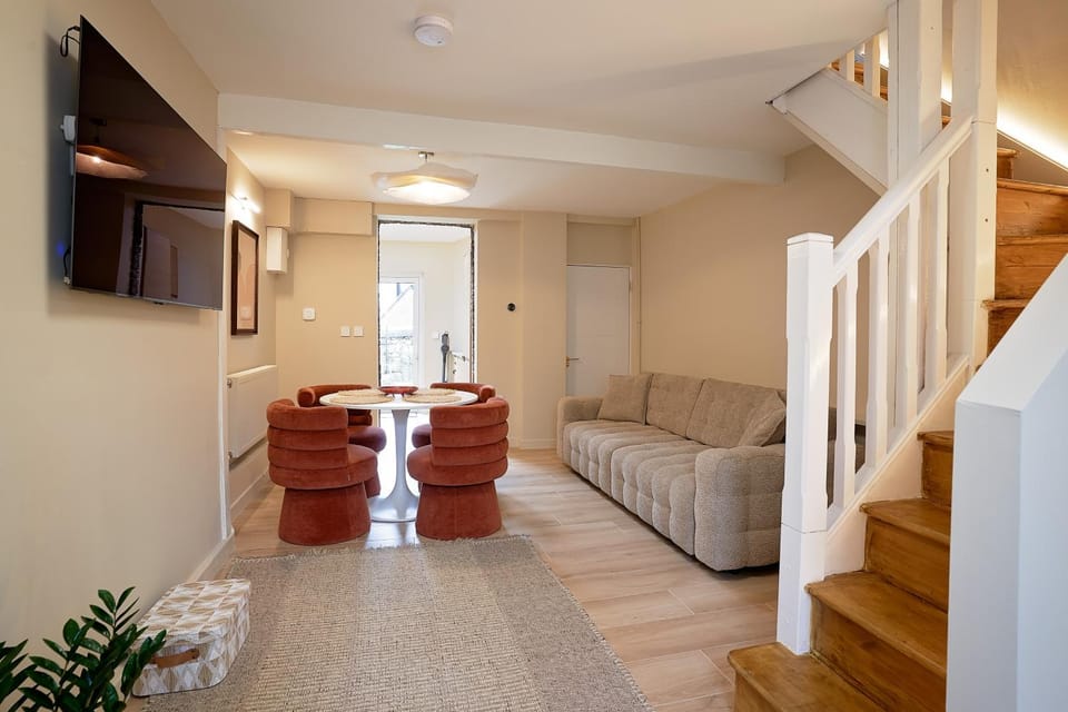 Living room, Seating area