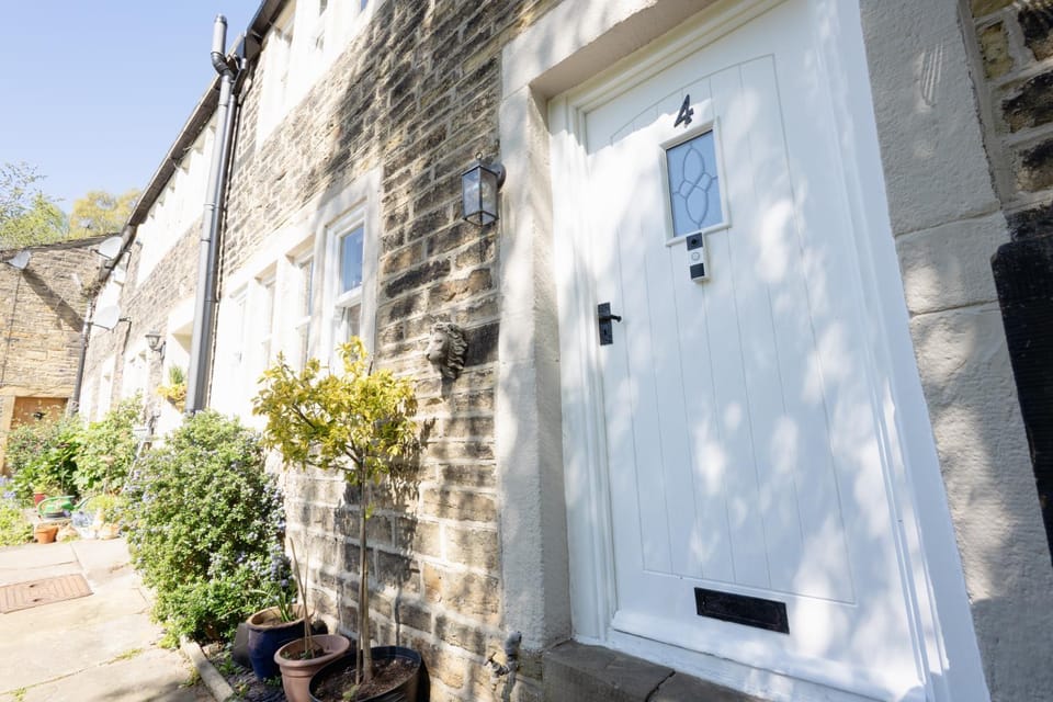 Robin Cottage House in Borough of Barnsley