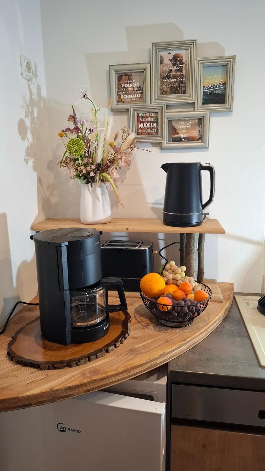 Coffee/tea facilities, toaster