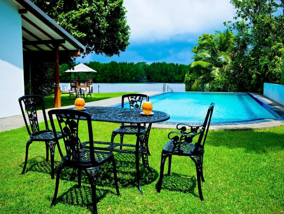 Restaurant/places to eat, Pool view, Swimming pool, Swimming pool