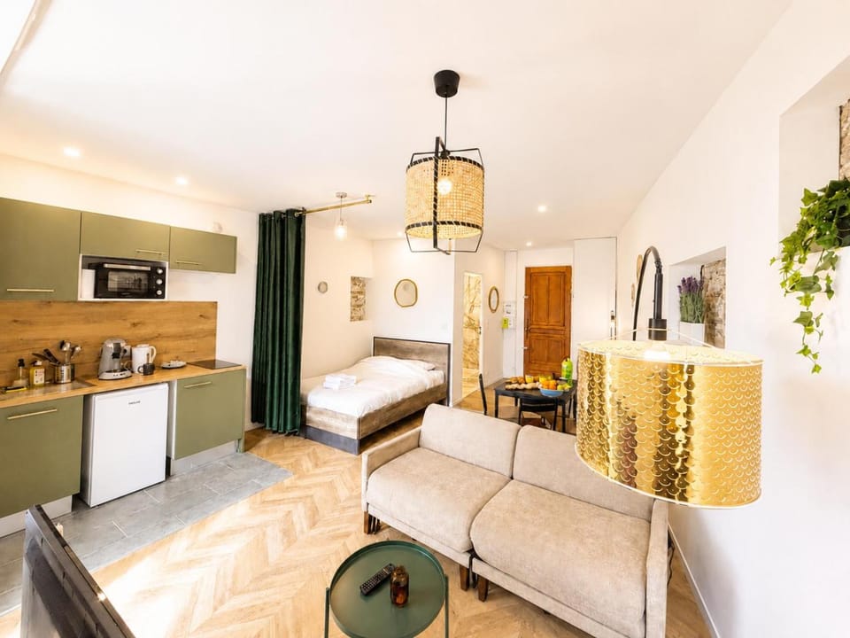 Kitchen or kitchenette, Living room, Seating area, Dining area, oven, stove