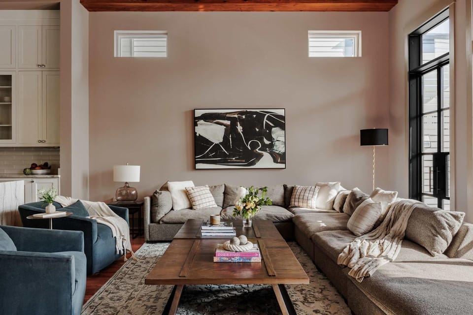 Radiant NOLA Retreat Heated Pool Spa House in Warehouse District