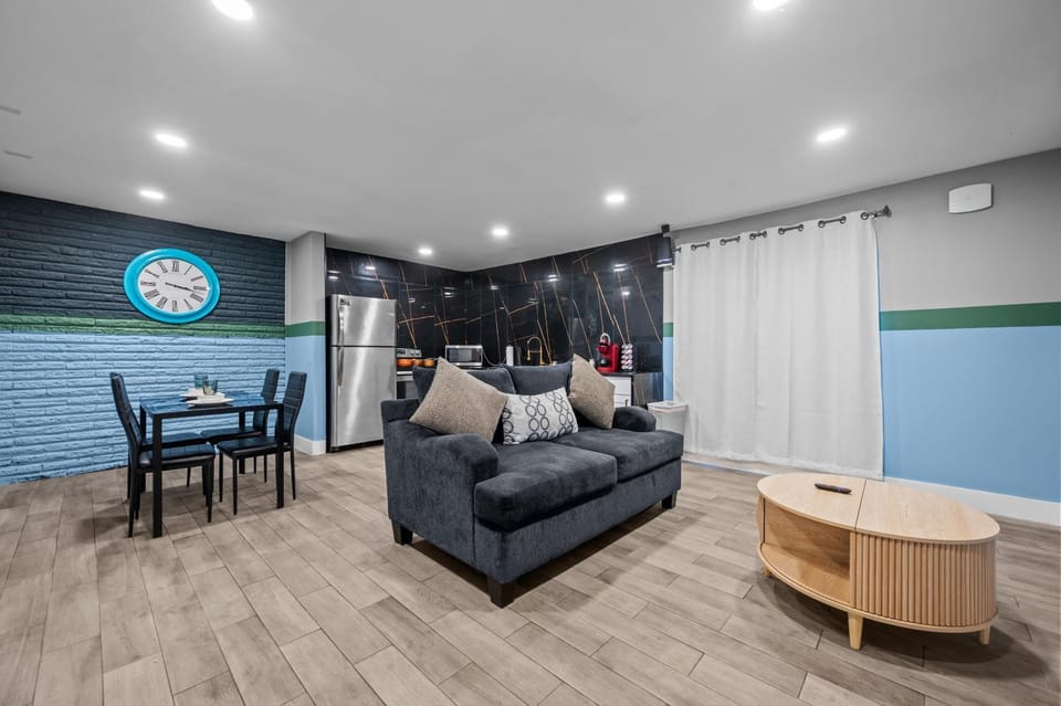 Pool Modern Heights with King Bed Apartment in Houston