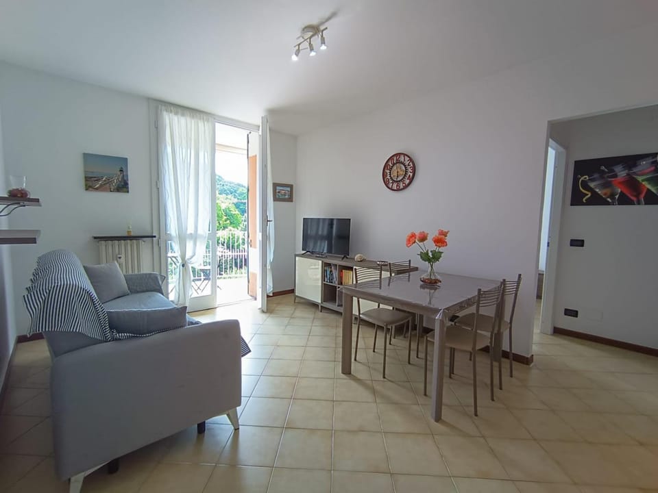 TV and multimedia, Living room, Seating area, Dining area, Evening entertainment