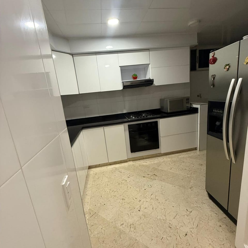Kitchen or kitchenette, minibar, oven, stove