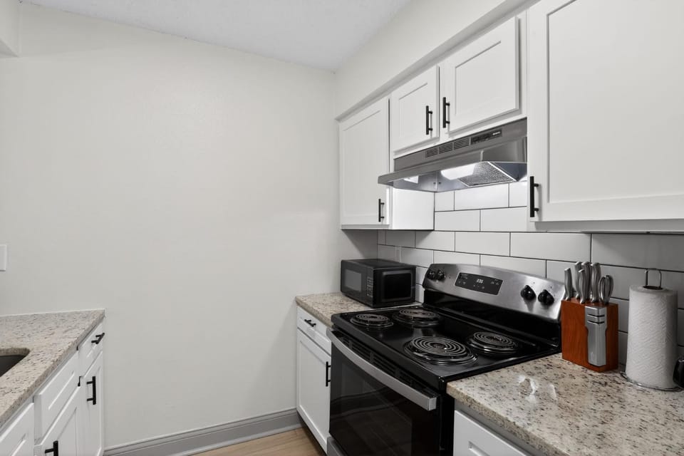 Spacious 2BR stay with updated interiors Apartment in Lenexa