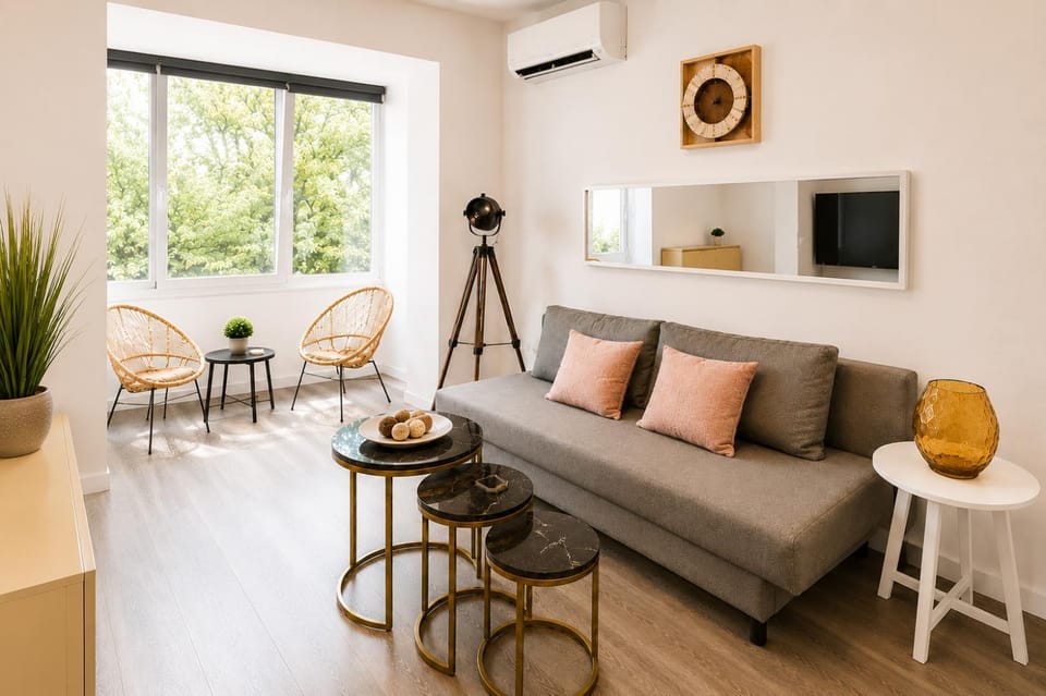 TV and multimedia, Living room, Seating area, air conditioner