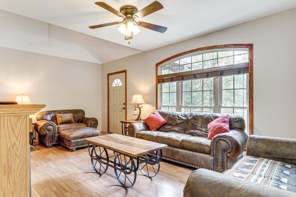 Leicester Retreat on 18 Acres w/ Fire Pit House in North Carolina