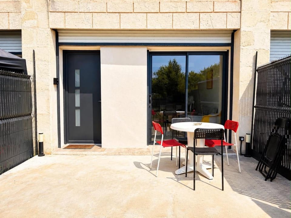 Maison moderne 3 chambres avec terrasse Maison Familiale Région Bordeaux House in Nouvelle-Aquitaine