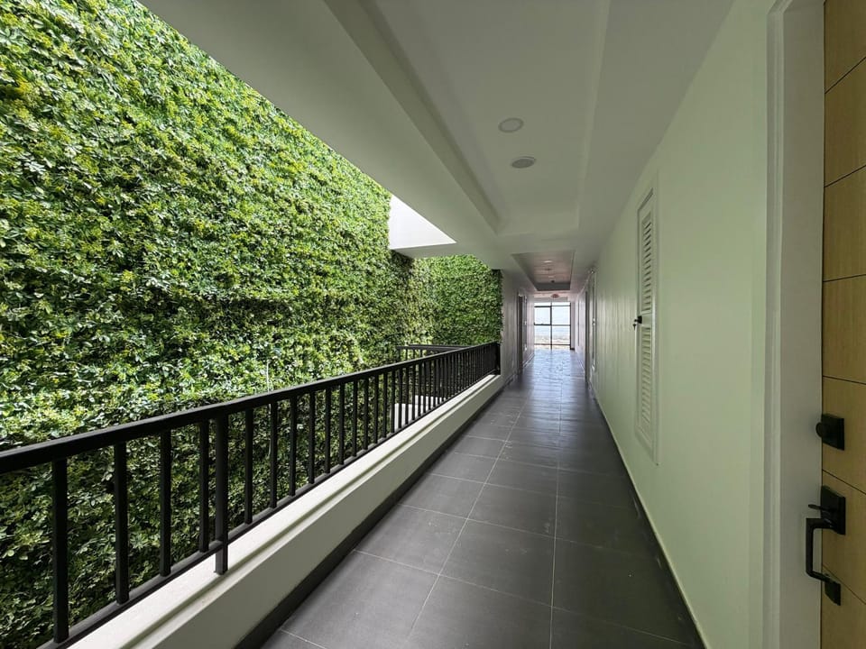 Sky-High Living - 2BR in New Kingston Apartment in Kingston