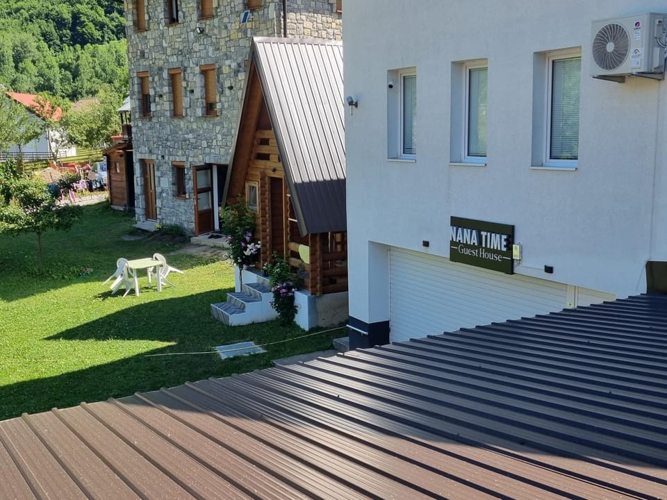 Nana Time Guesthouse Bed and Breakfast in Montenegro