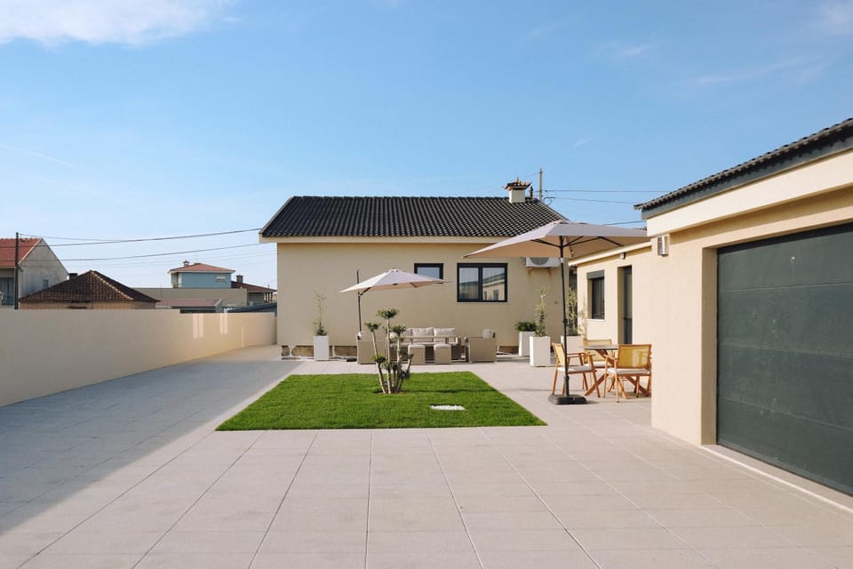 Patio, Off site