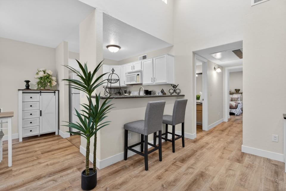 Kitchen or kitchenette, Lounge or bar, kitchen