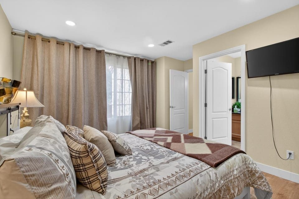 Bed, Bedroom