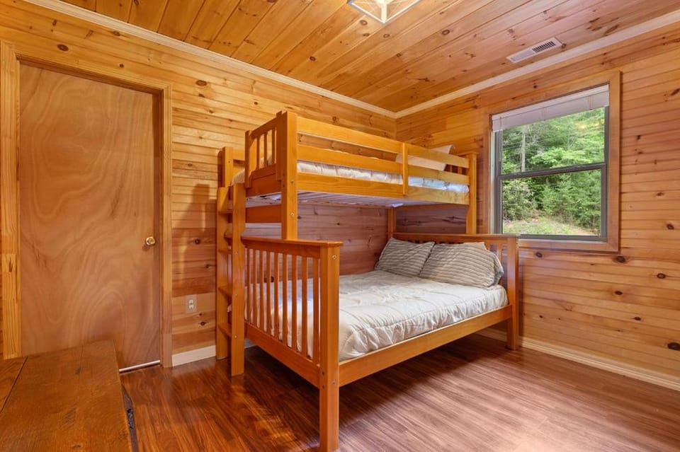 Natural landscape, View (from property/room), Photo of the whole room, Bedroom, bunk bed, Family