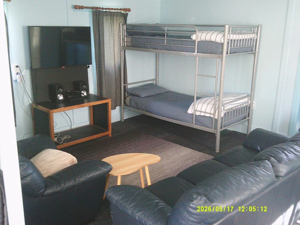 Hiwi the Kiwi's Beach Bach Bed and Breakfast in Northland