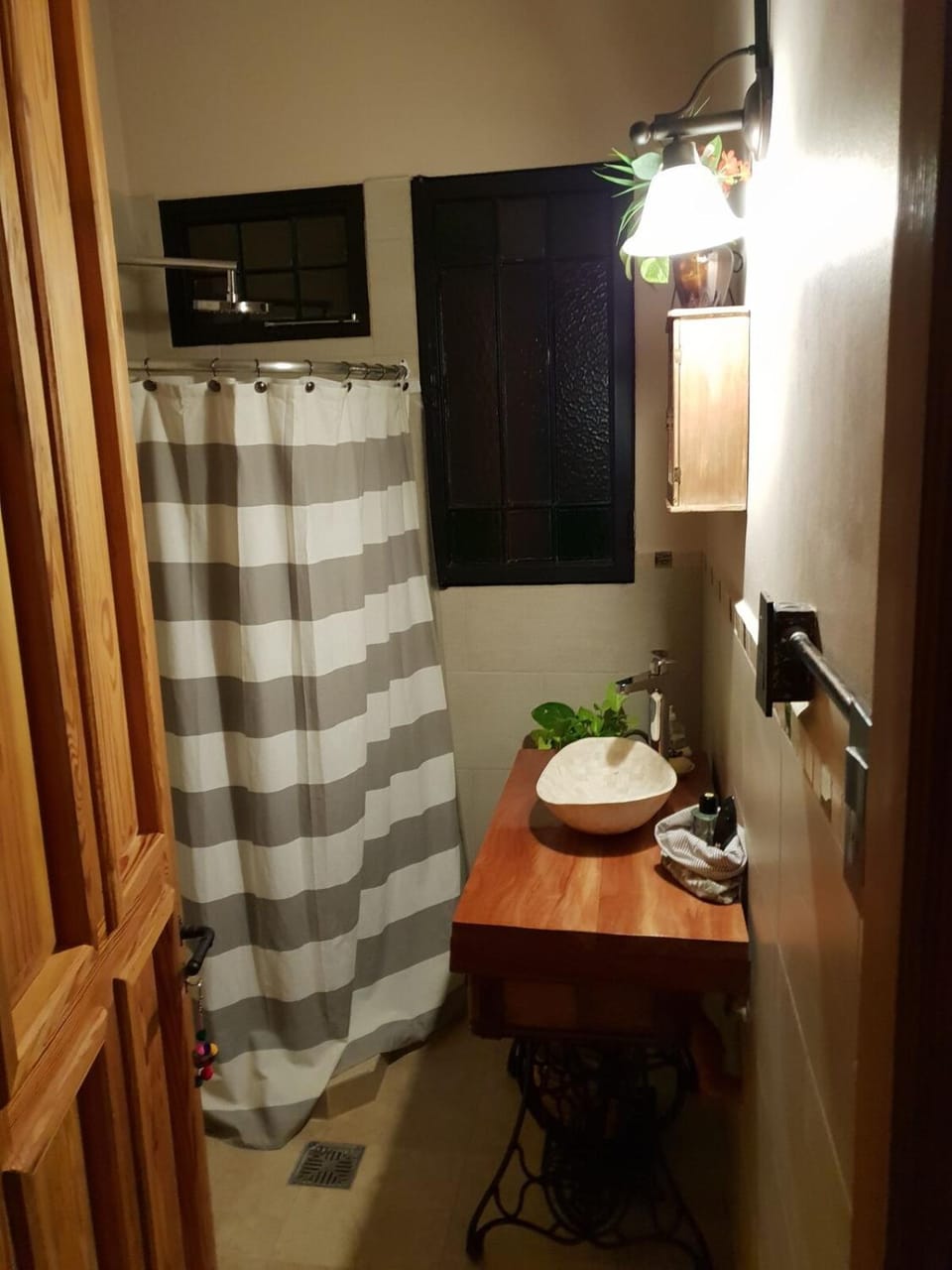 Dormitorio con baño privado en casa quinta y pileta Apartment in Buenos Aires Province