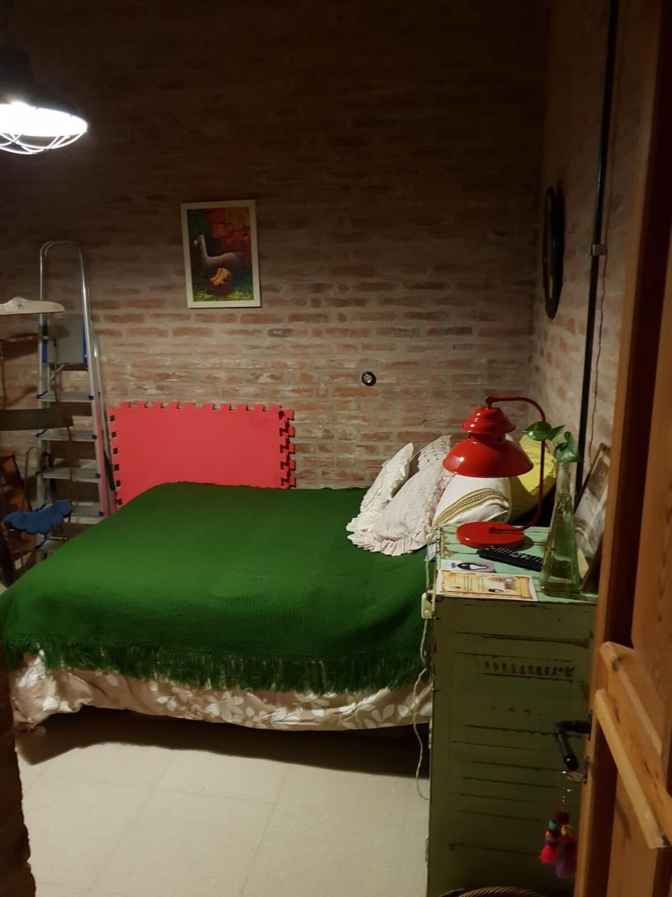 Dormitorio con baño privado en casa quinta y pileta Apartment in Buenos Aires Province