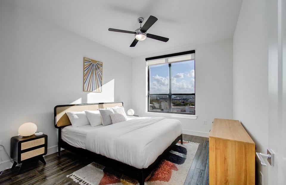 2BR Highrise Balcony View Near FIFA at NRG Apartment in Harris County