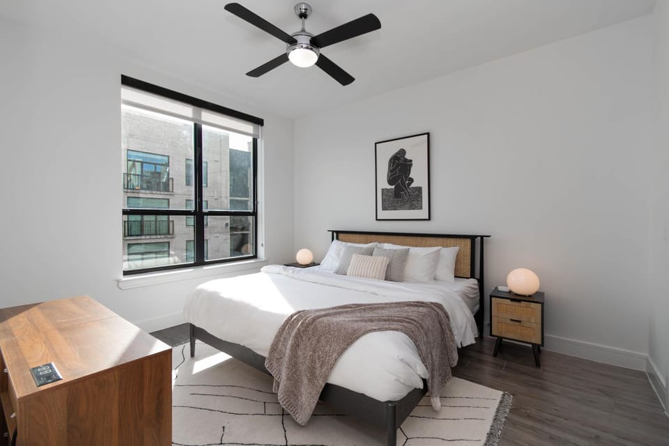 2BR Highrise Balcony View Near FIFA at NRG Apartment in Harris County