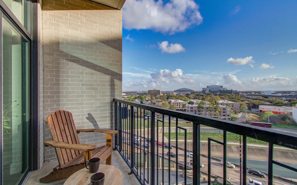 2BR Highrise Balcony View Near FIFA at NRG Apartment in Harris County