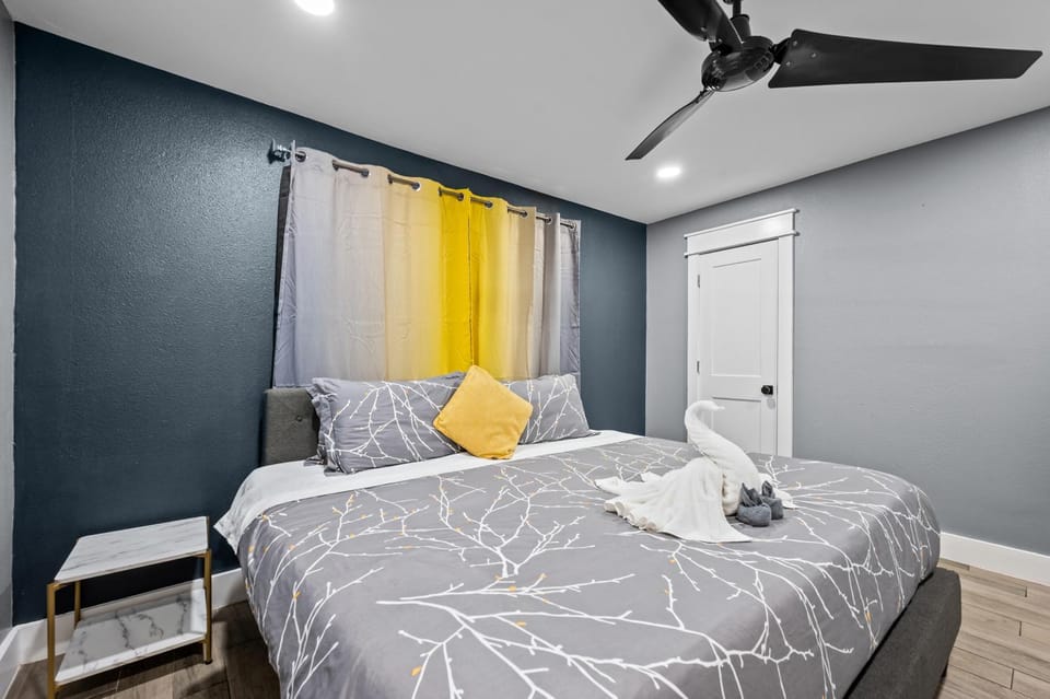15 Miles from NRG Heights with Pool & Free Park Apartment in Houston
