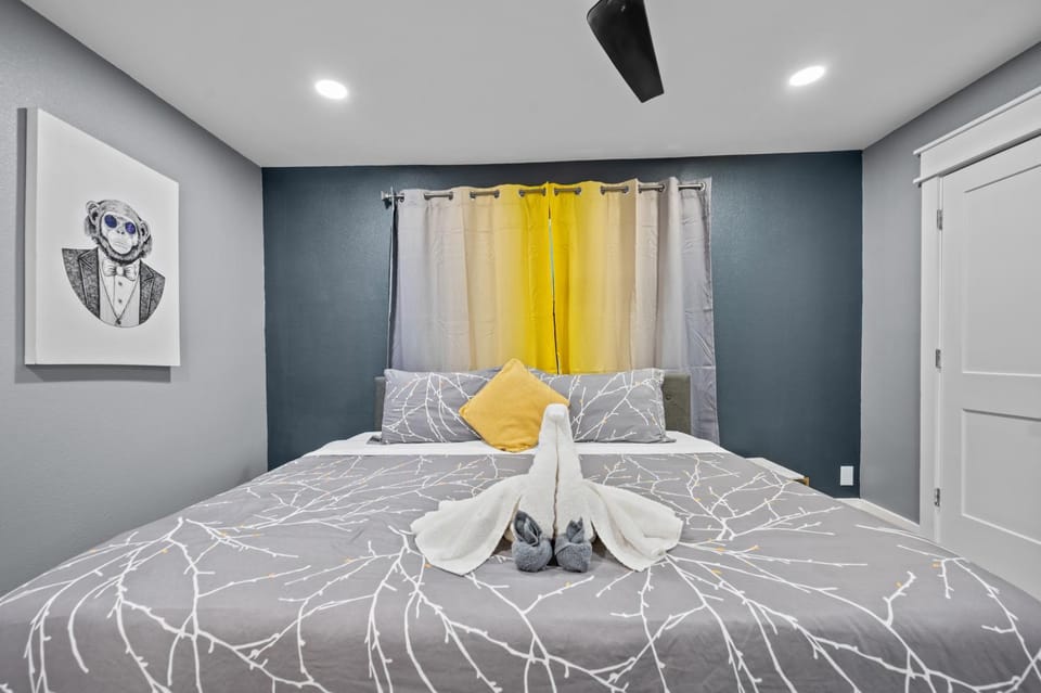 15 Miles from NRG Heights with Pool & Free Park Apartment in Houston