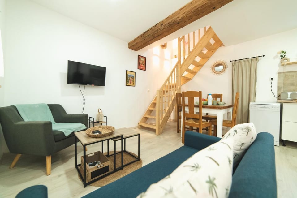 TV and multimedia, Kitchen or kitchenette, Living room
