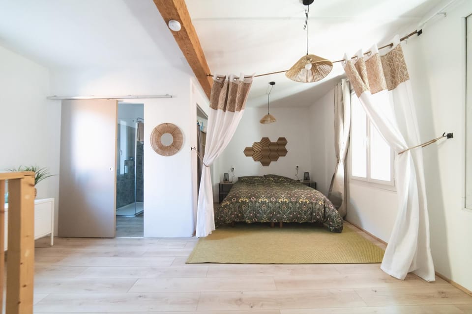 Bed, Photo of the whole room, Bedroom