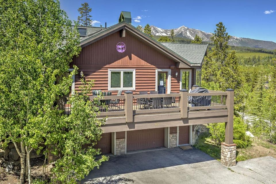 Highfield Trail, Private Hot tub, 2 Separate Living Areas! House in Breckenridge