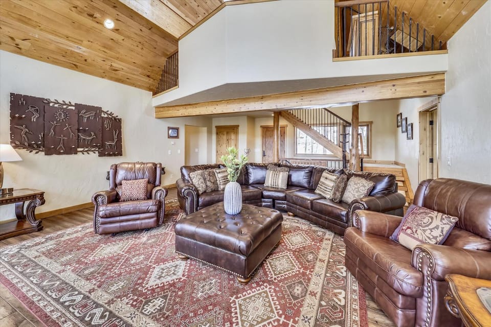 Highfield Trail, Private Hot tub, 2 Separate Living Areas! House in Breckenridge