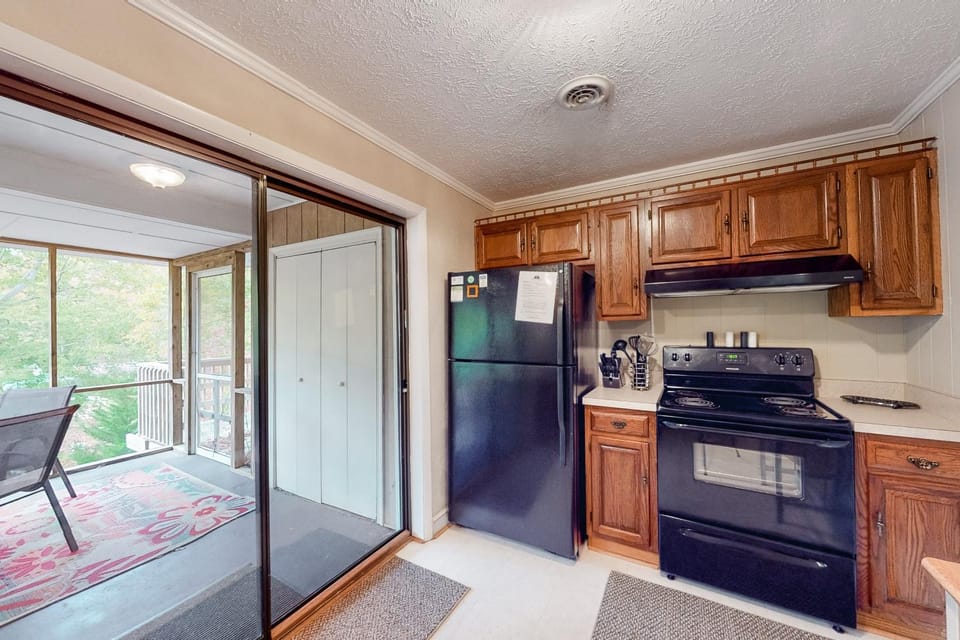 Kitchen or kitchenette, kitchen