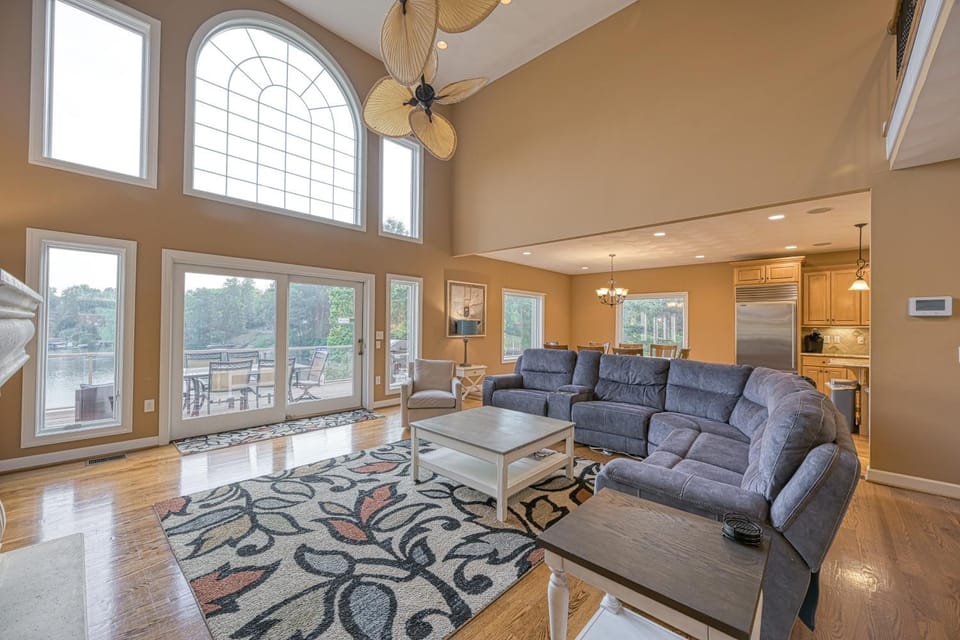 Living room, Seating area
