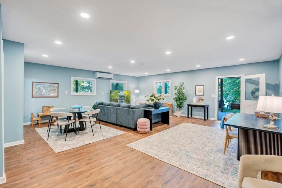 Living room, Seating area, Dining area