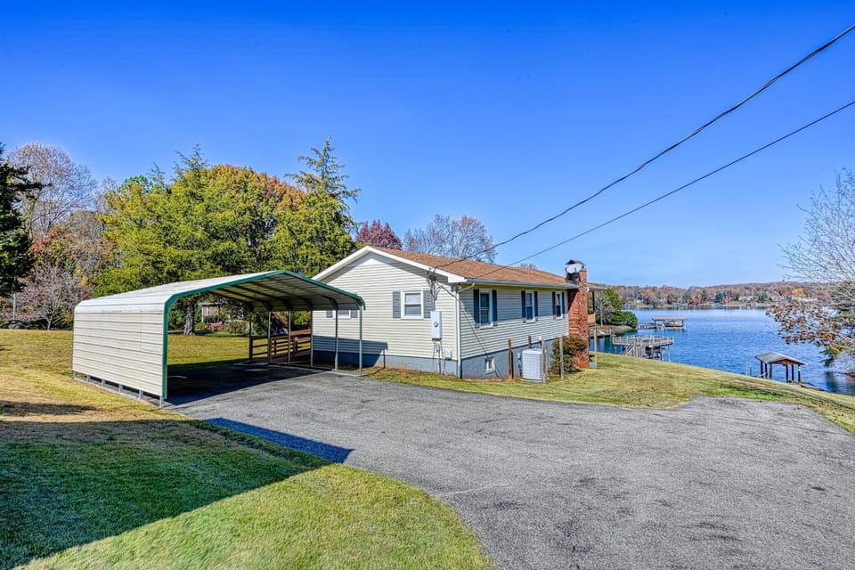 Property building, Day, Lake view
