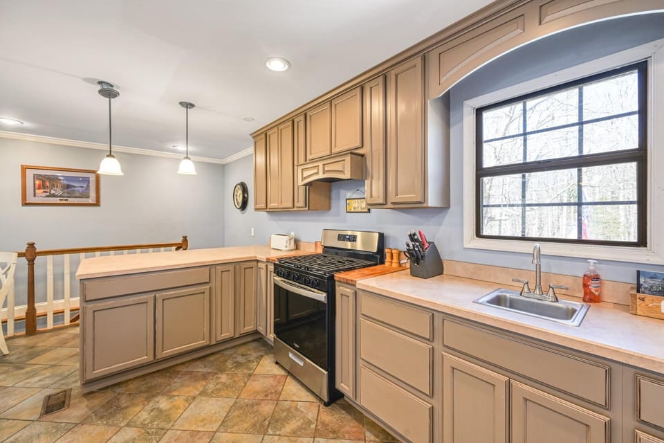 Kitchen or kitchenette, stove, kitchen