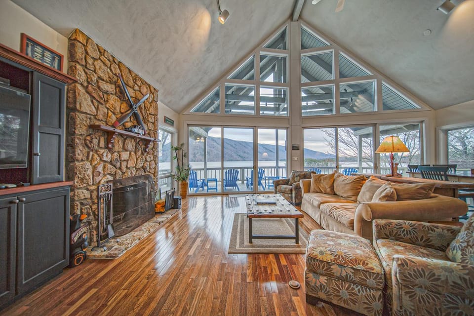 Living room, Seating area