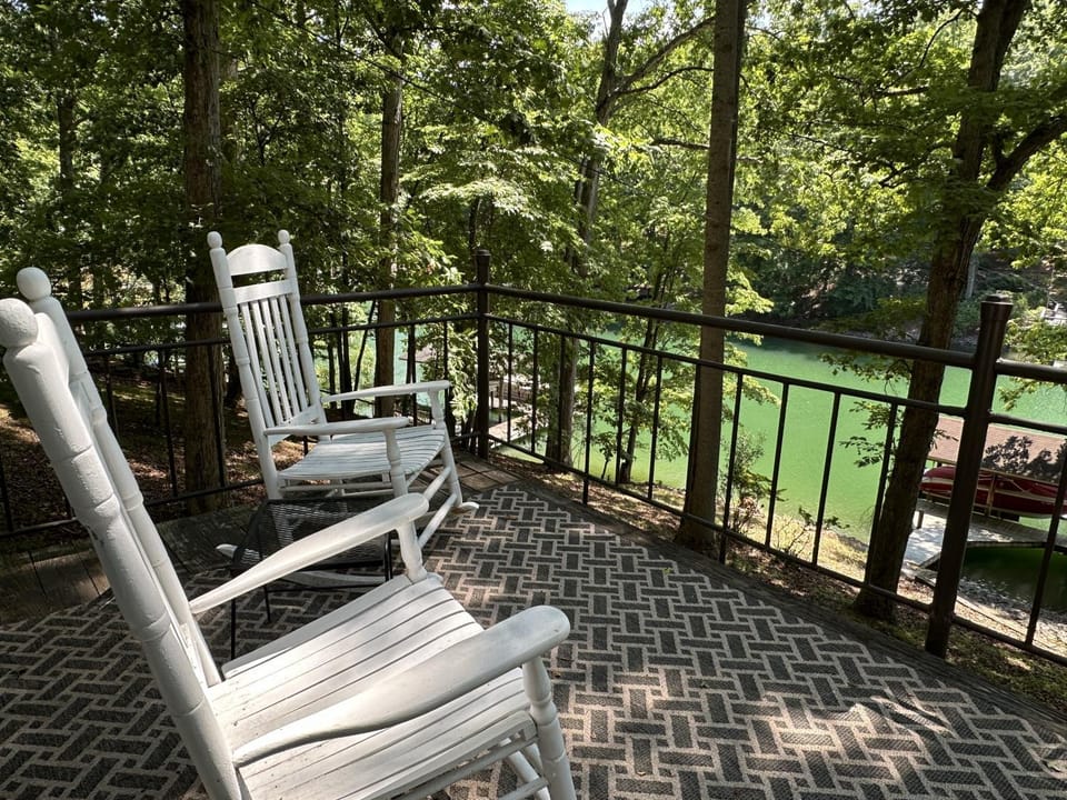 Patio, Day, Balcony/Terrace, Seating area, Lake view