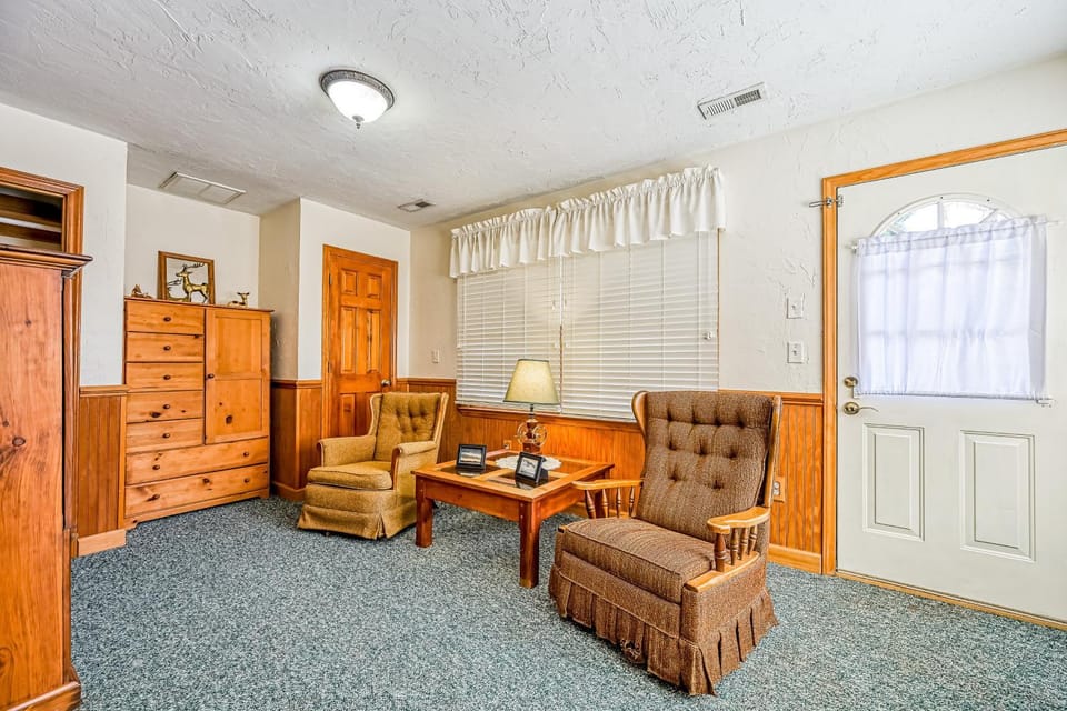 Living room, Seating area