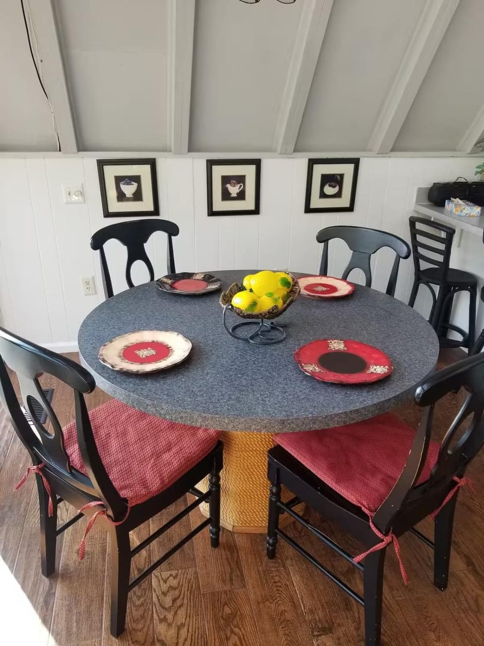 Seating area, Dining area